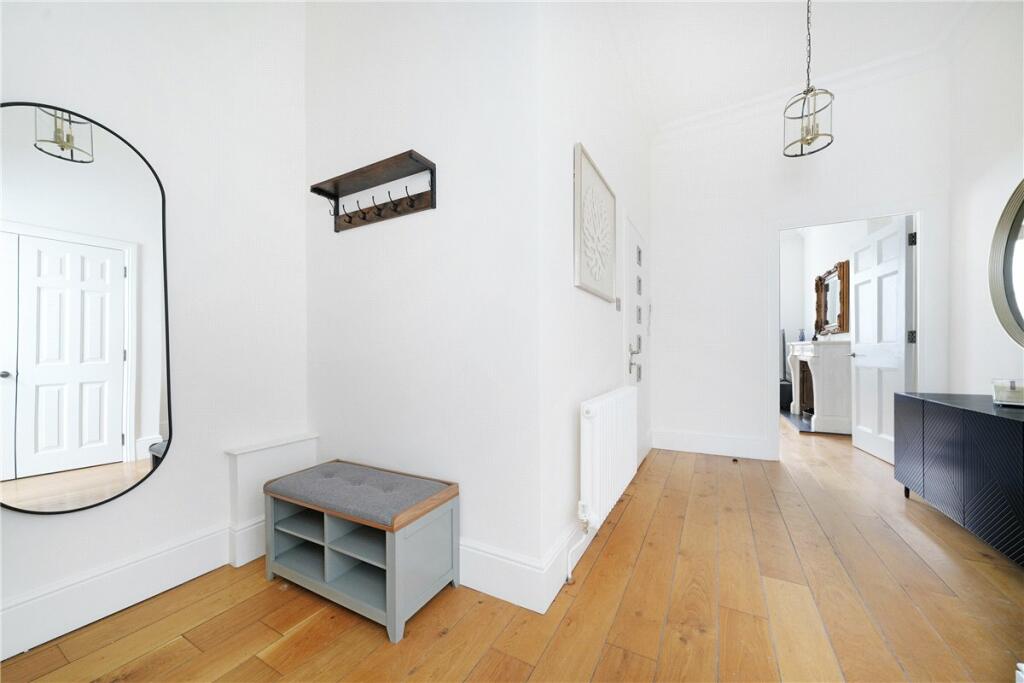 48606_MYL240041_L_IMG_22_0000