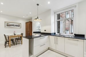 65890_KEQ012492063_IMG_06_0002