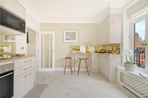 48606_MYL240060_L_IMG_06_0000