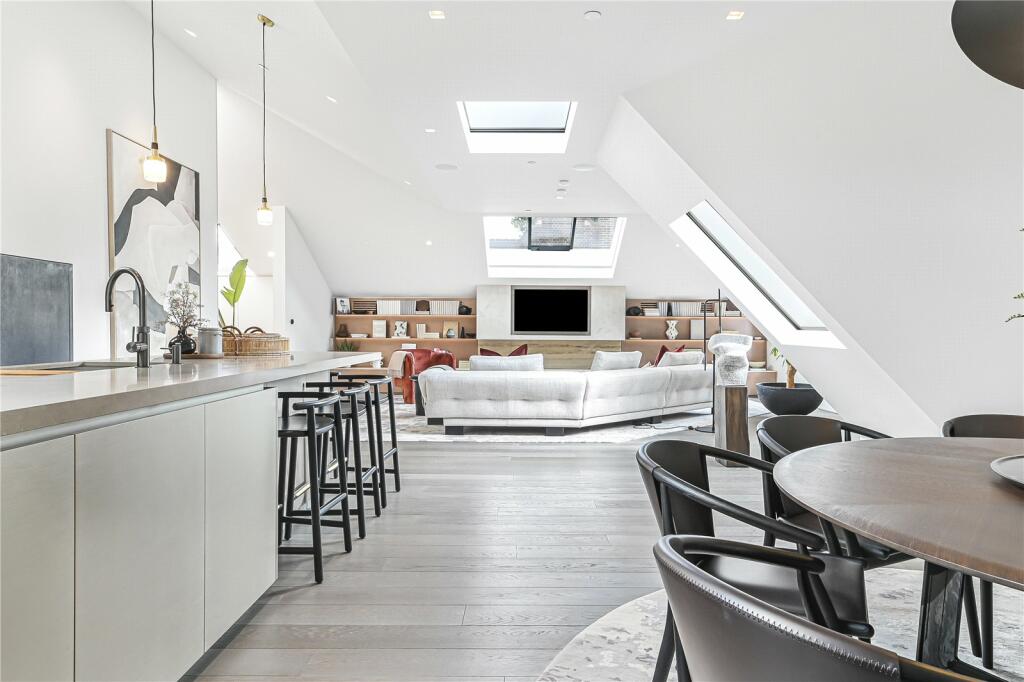 49015_KEL240069_L_IMG_05_0000