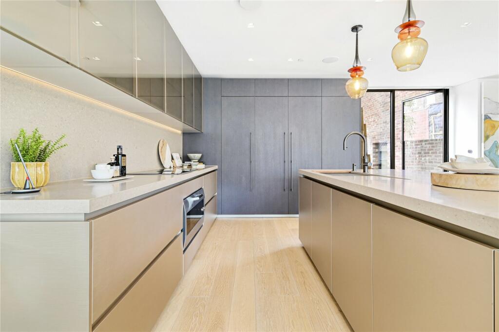 49015_KEL240070_L_IMG_01_0000