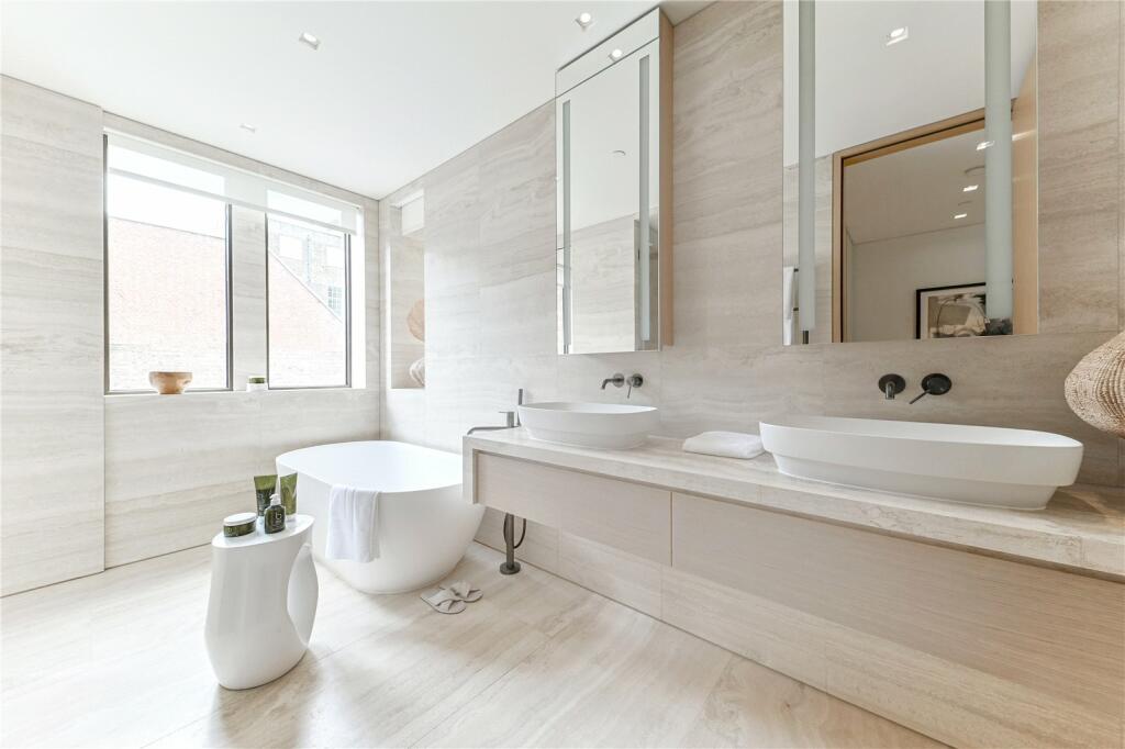 49015_KEL240070_L_IMG_05_0000