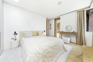 49015_KEL240070_L_IMG_11_0000