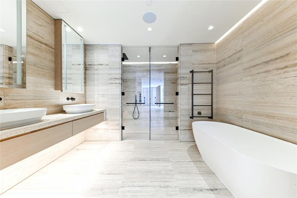 49015_KEL240071_L_IMG_03_0000