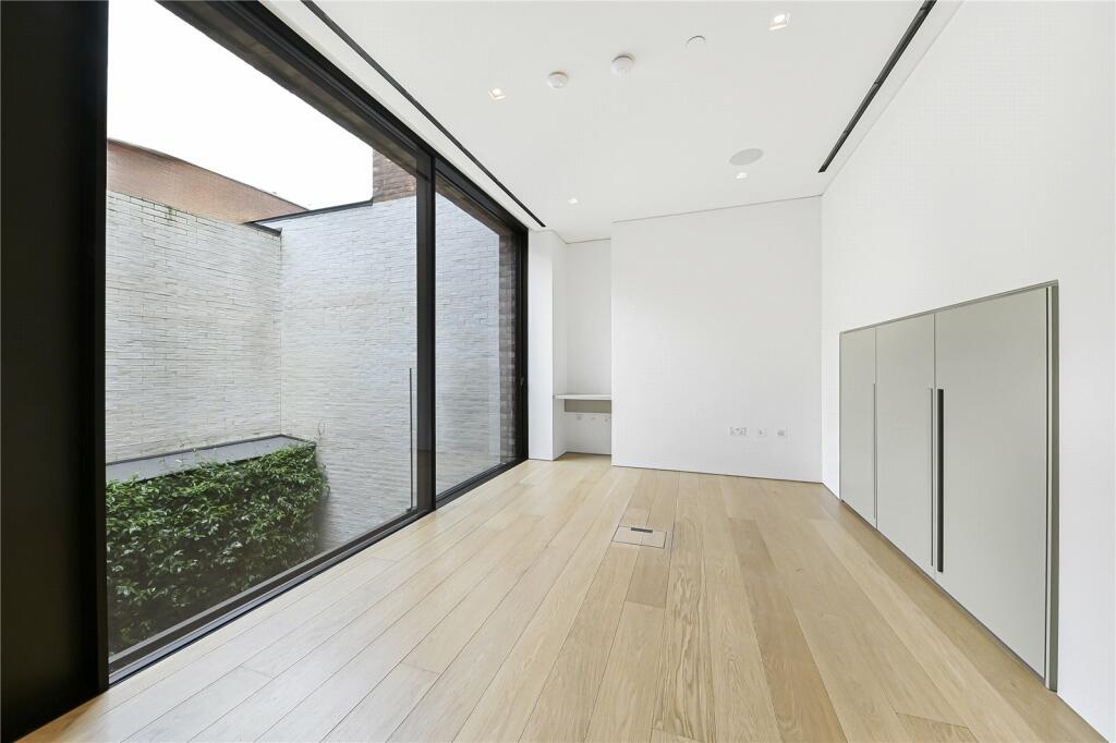 49015_KEL240073_L_IMG_08_0000