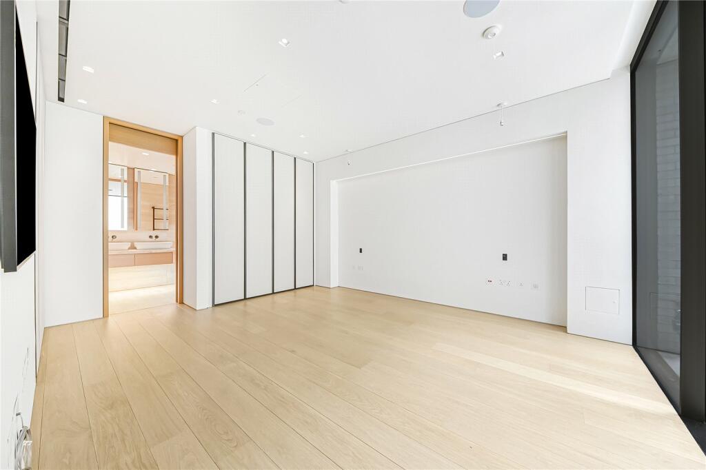 49015_KEL240073_L_IMG_12_0000