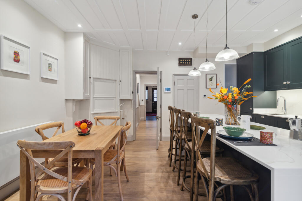 51322_KYC240206_L_IMG_01_0000