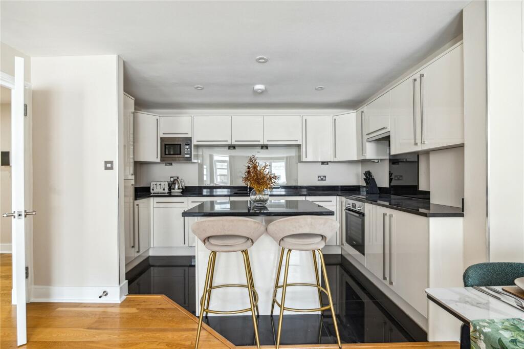 89776_CLV208231_L_IMG_02_0000