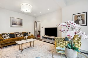 51286_KYC240279_L_IMG_02_0000