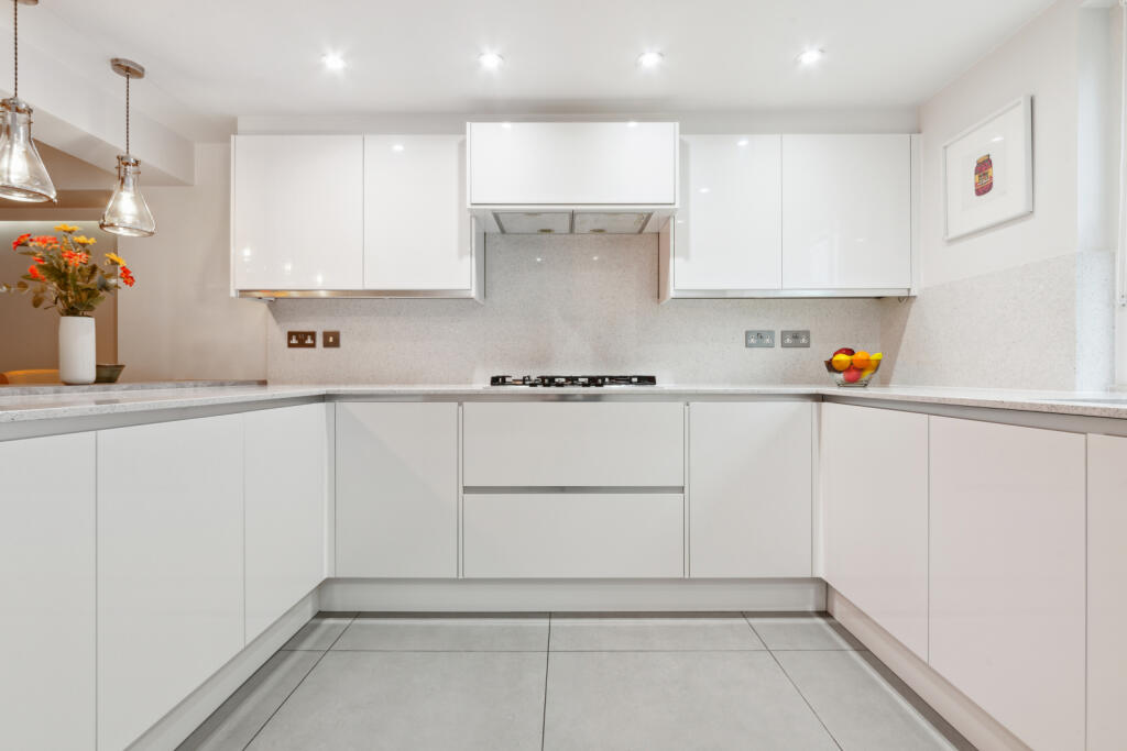 51286_KYC240279_L_IMG_08_0000