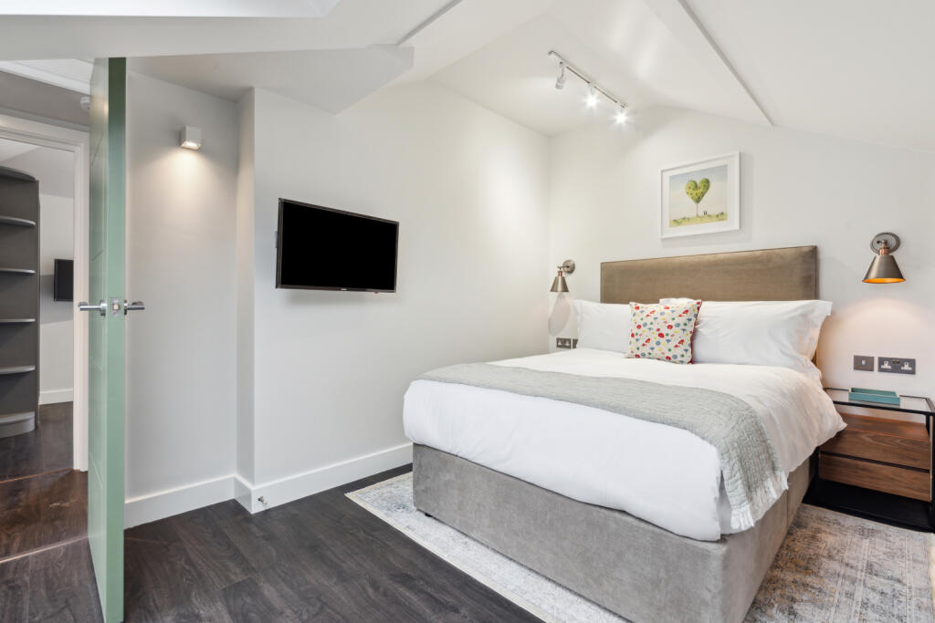 51286_KYC240279_L_IMG_14_0000