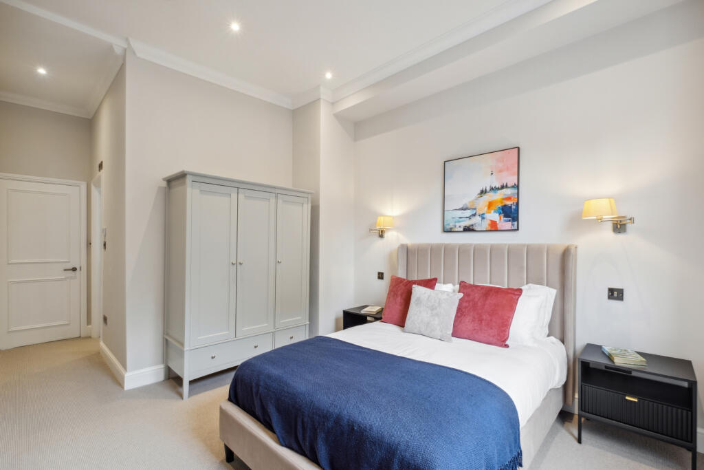 51301_KYC240276_L_IMG_06_0000