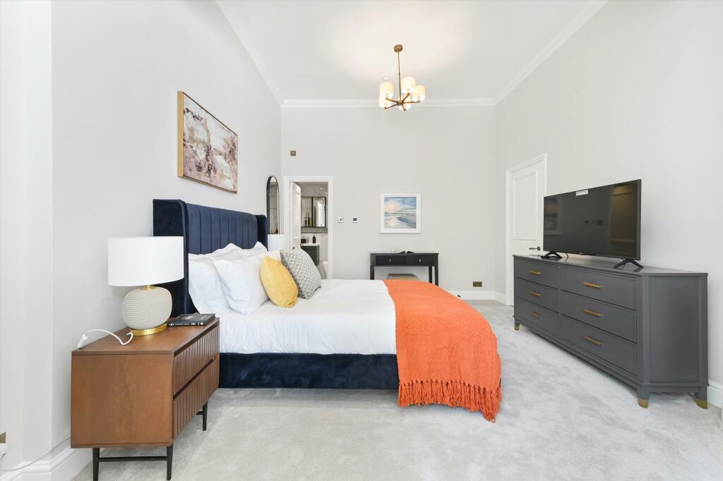 65890_KEQ012462886_IMG_06_0000