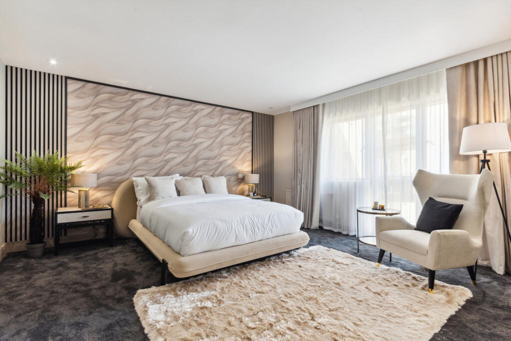 44510_KYC240302_L_IMG_01_0000