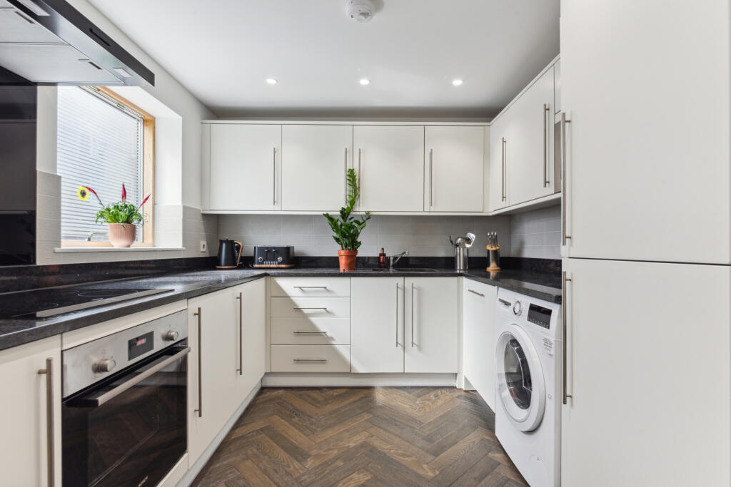 44510_KYC240302_L_IMG_02_0000