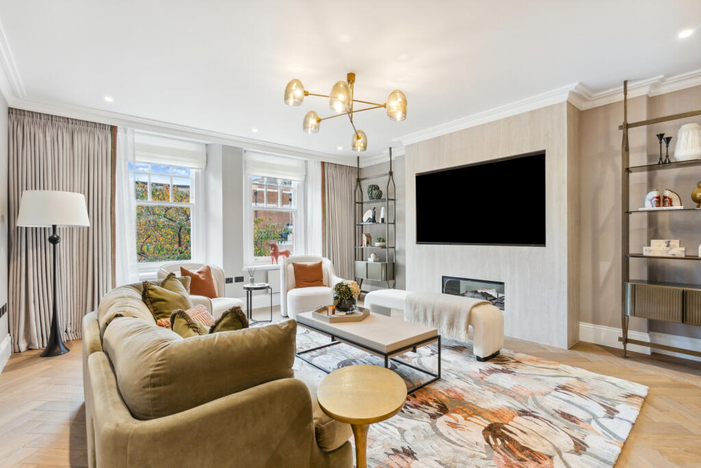 51301_KYC240383_L_IMG_00_0000