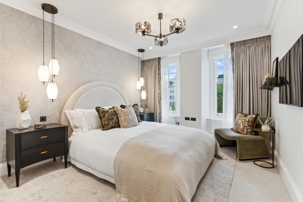 51301_KYC240383_L_IMG_07_0000