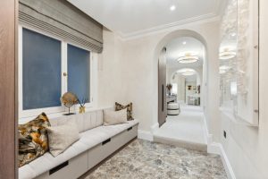 51301_KYC240383_L_IMG_08_0000