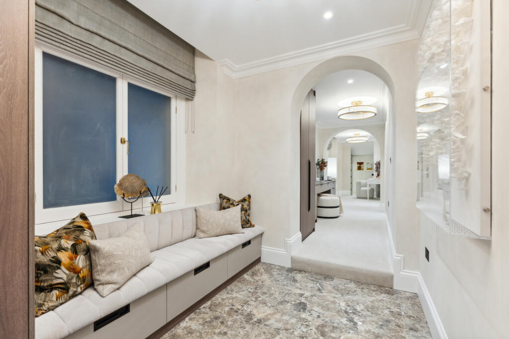 51301_KYC240383_L_IMG_08_0000