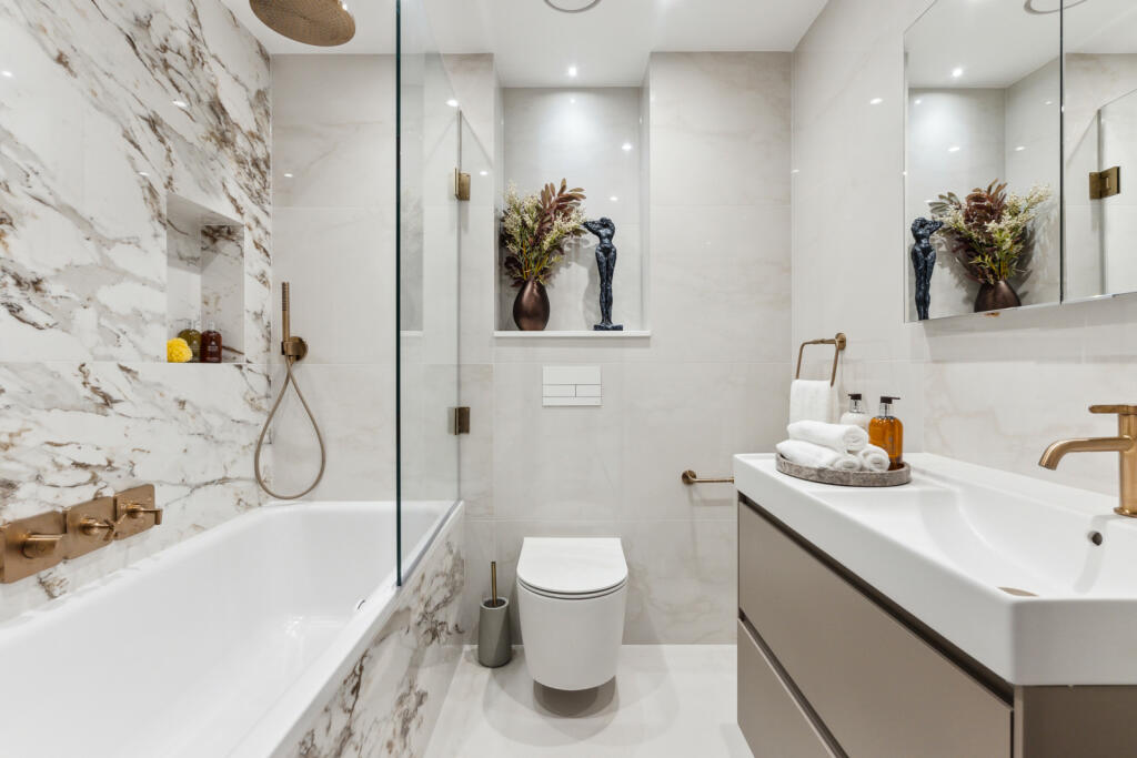 51301_KYC240383_L_IMG_12_0000