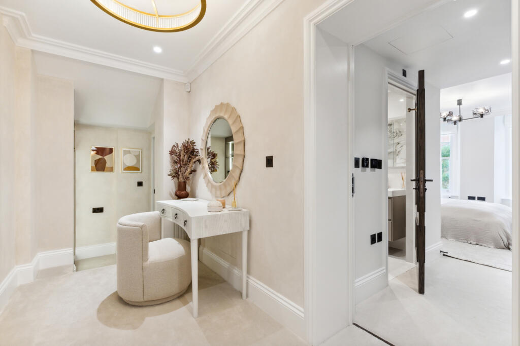 51301_KYC240383_L_IMG_13_0000