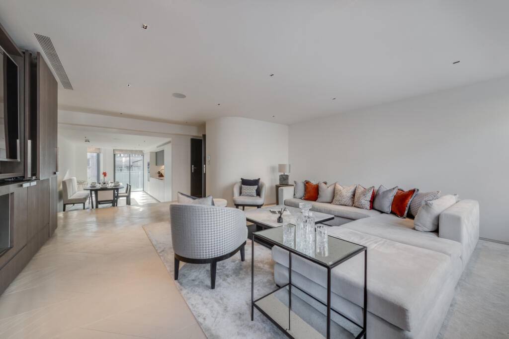 63025_KYC240335_L_IMG_02_0000