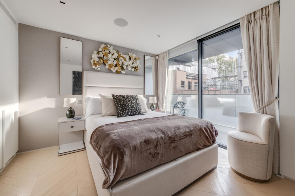 63025_KYC240335_L_IMG_07_0000