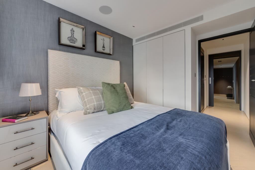 63025_KYC240335_L_IMG_11_0000