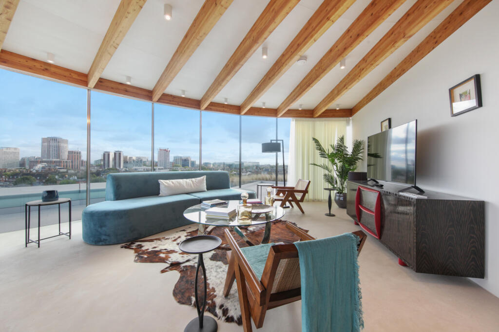 96392_KYC240352_L_IMG_01_0000