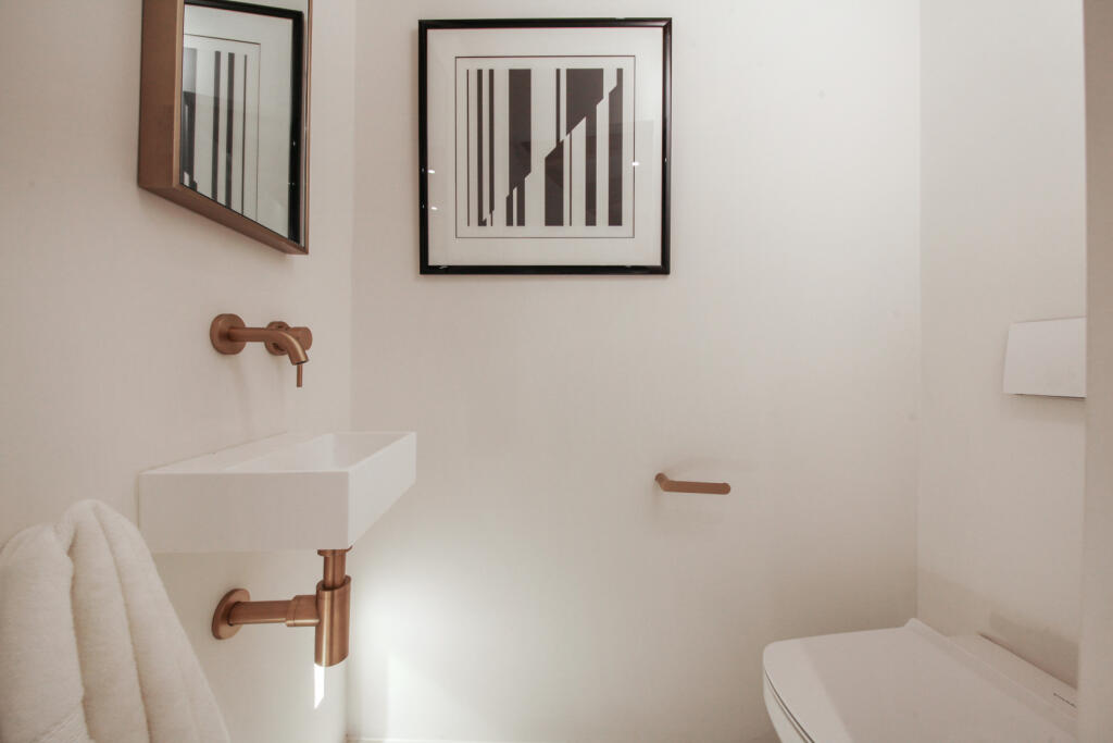 96392_KYC240352_L_IMG_07_0000