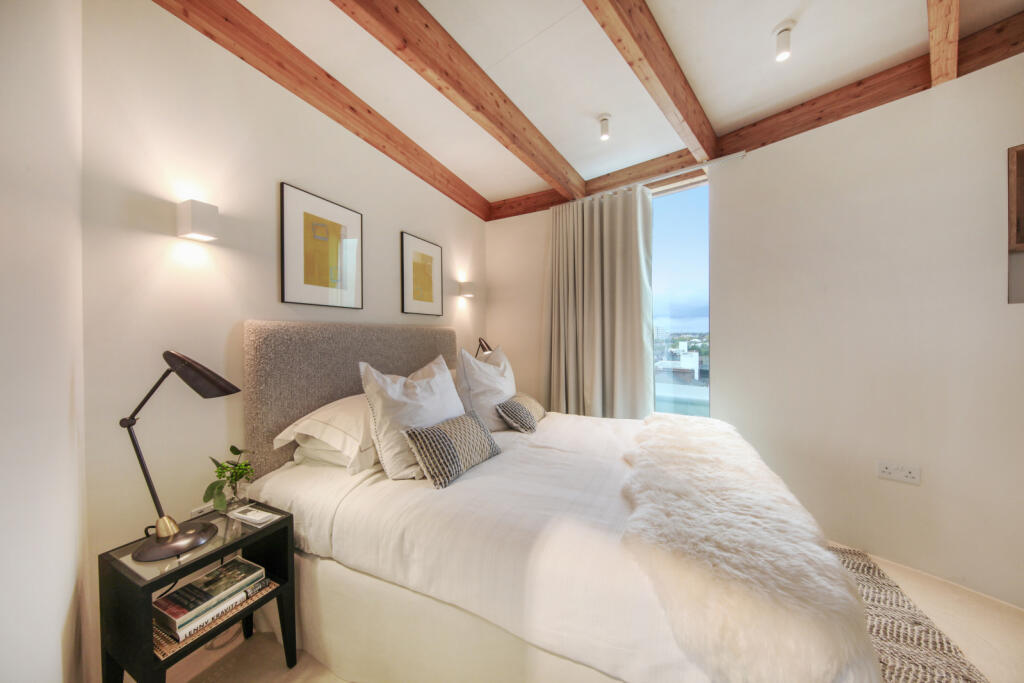 96392_KYC240352_L_IMG_12_0000