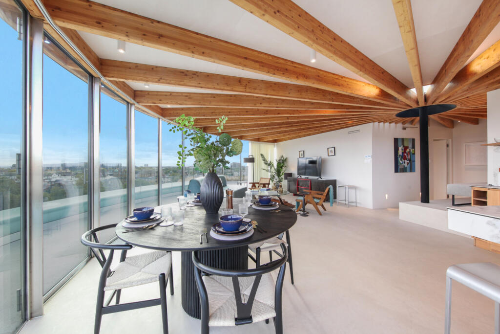 96392_KYC240352_L_IMG_14_0000