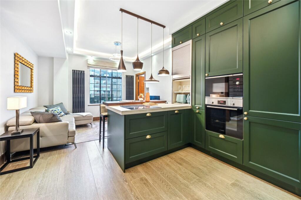 104936_CLV685264_L_IMG_02_0000