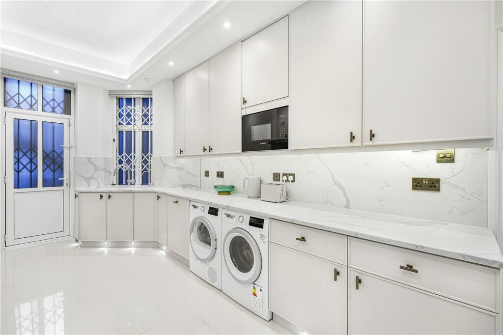 48606_MYL240117_L_IMG_01_0000