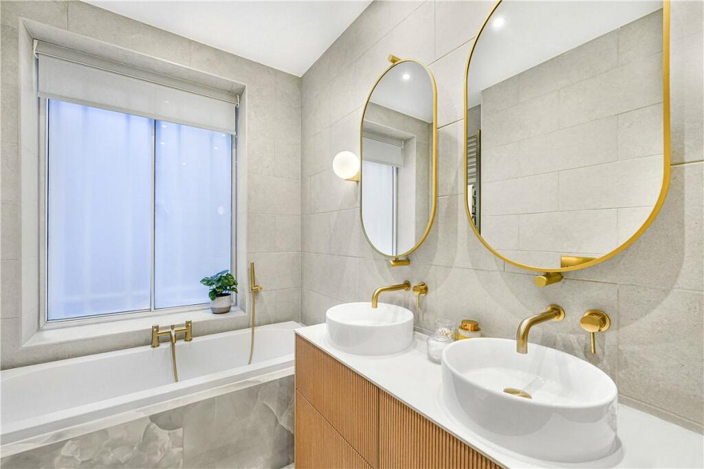 48606_MYL240117_L_IMG_06_0000