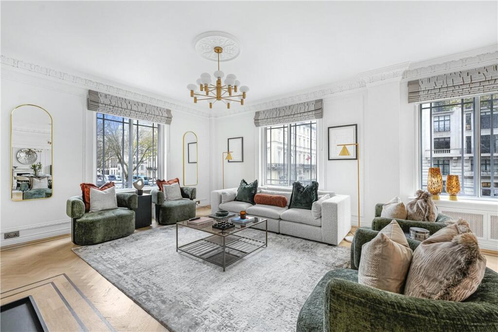 48606_MYL240117_L_IMG_11_0000