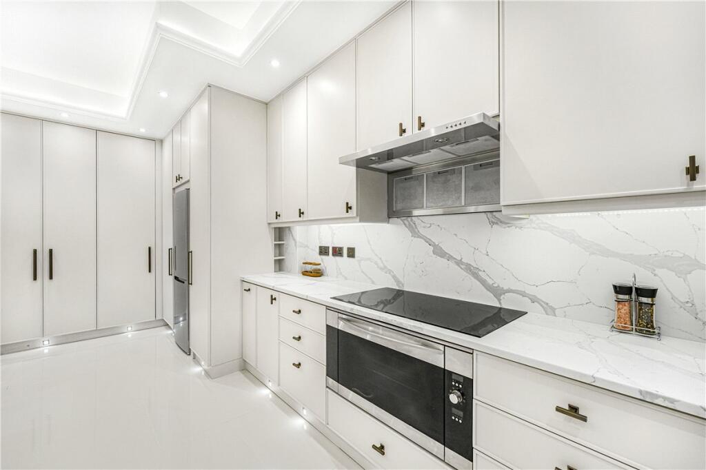 48606_MYL240117_L_IMG_26_0000