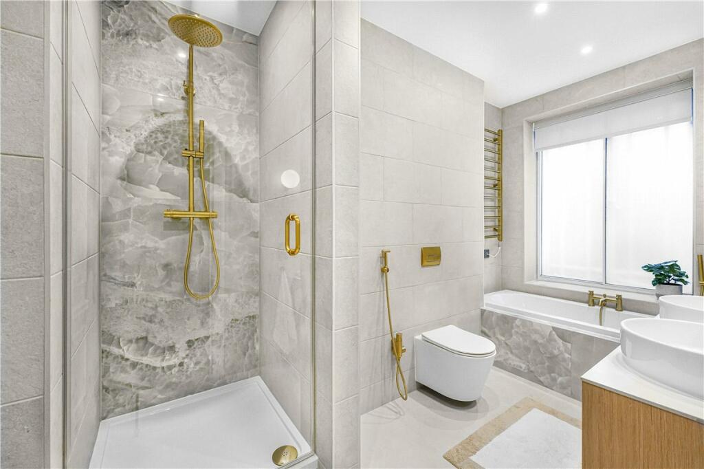 48606_MYL240117_L_IMG_31_0000