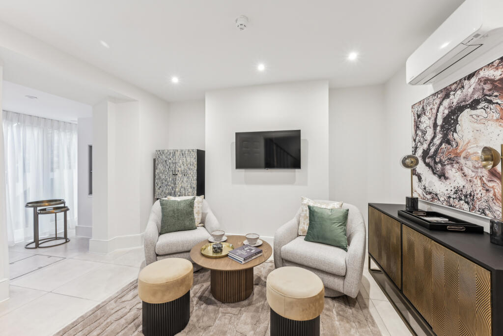 51283_KYC240471_L_IMG_05_0000