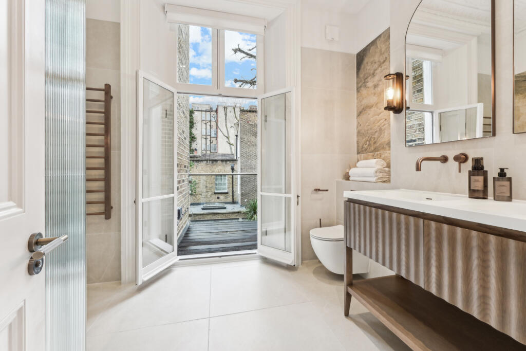 51283_KYC240471_L_IMG_07_0000