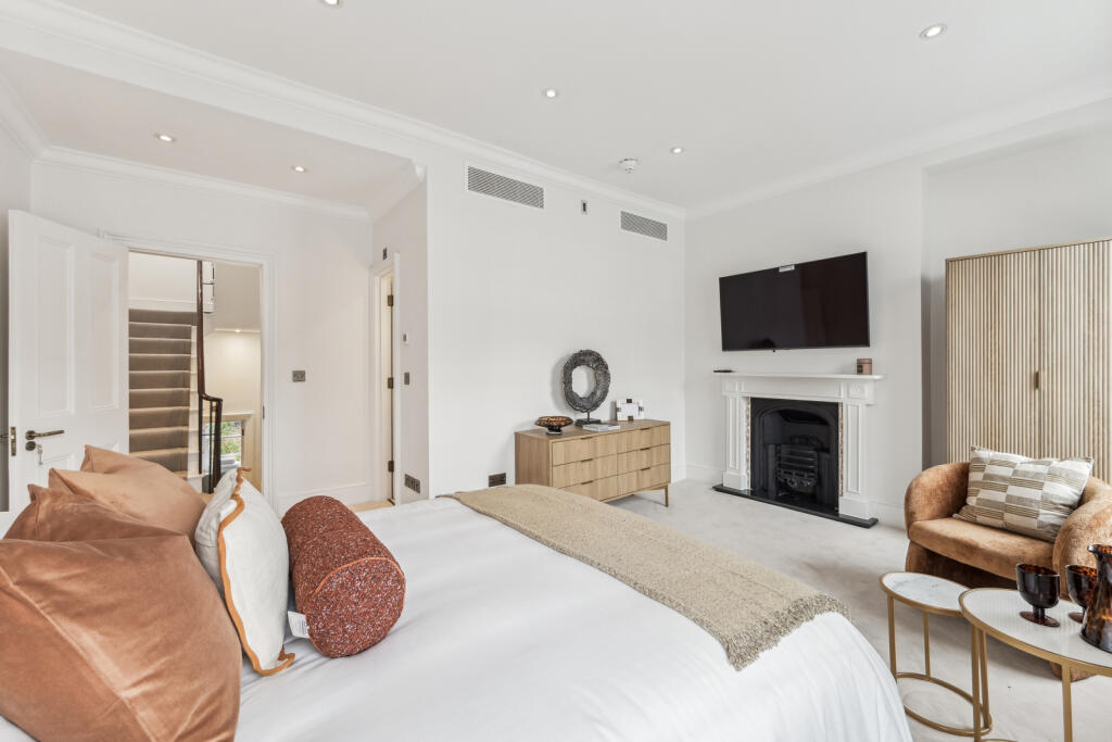 51283_KYC240471_L_IMG_15_0000