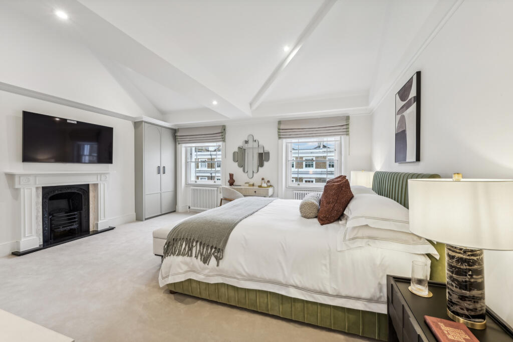 51283_KYC240471_L_IMG_17_0000