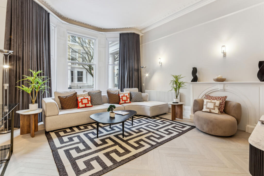 43428_KYC250001_L_IMG_00_0000