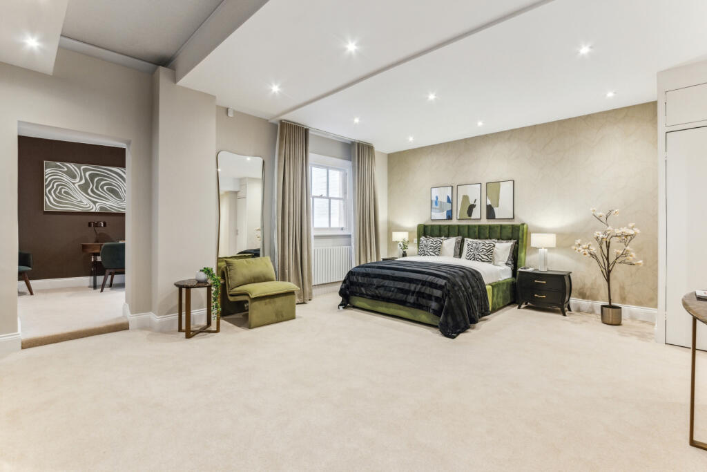 43428_KYC250001_L_IMG_01_0000