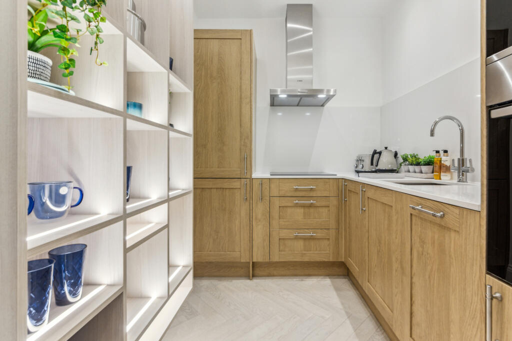 43428_KYC250001_L_IMG_04_0000