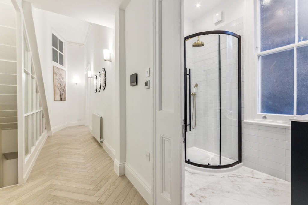 43428_KYC250001_L_IMG_08_0000