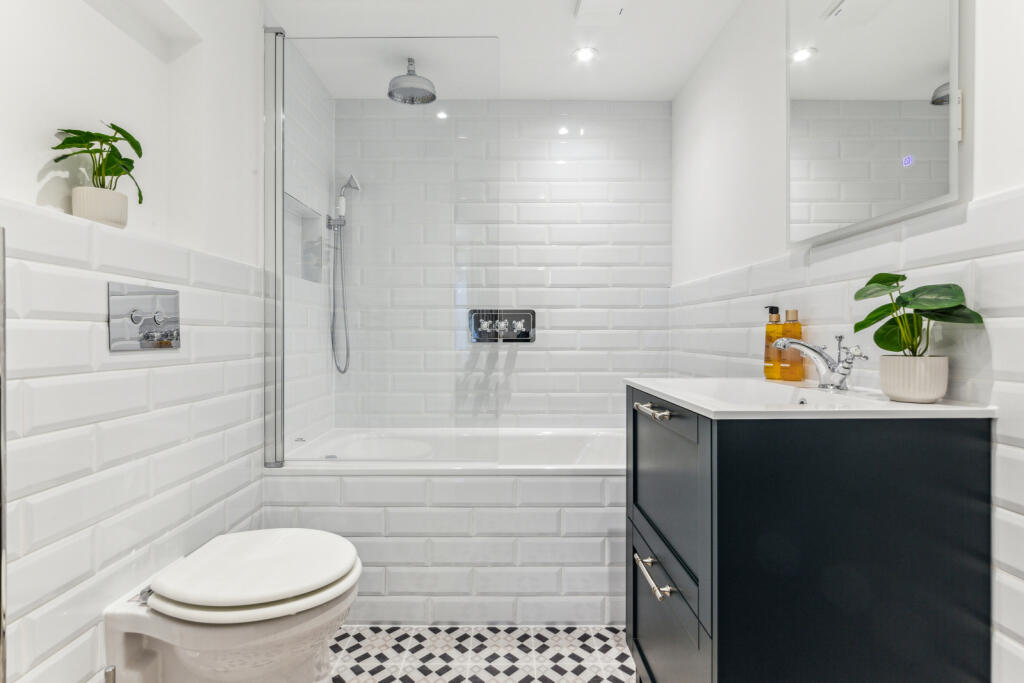 43428_KYC250001_L_IMG_11_0000