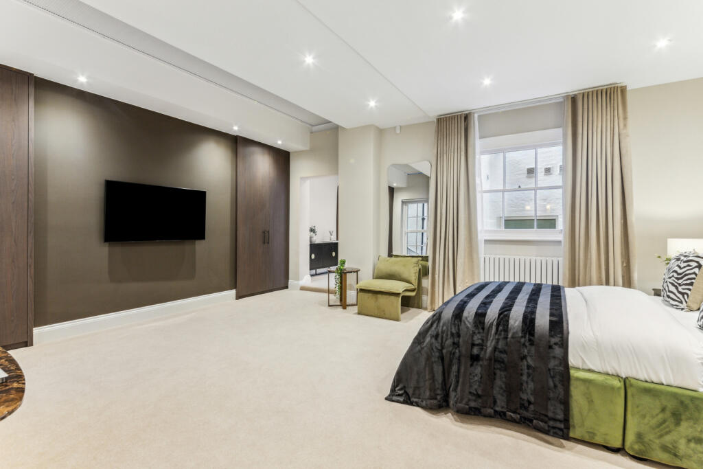 43428_KYC250001_L_IMG_12_0000