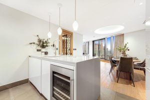 51322_KYC240485_L_IMG_07_0000