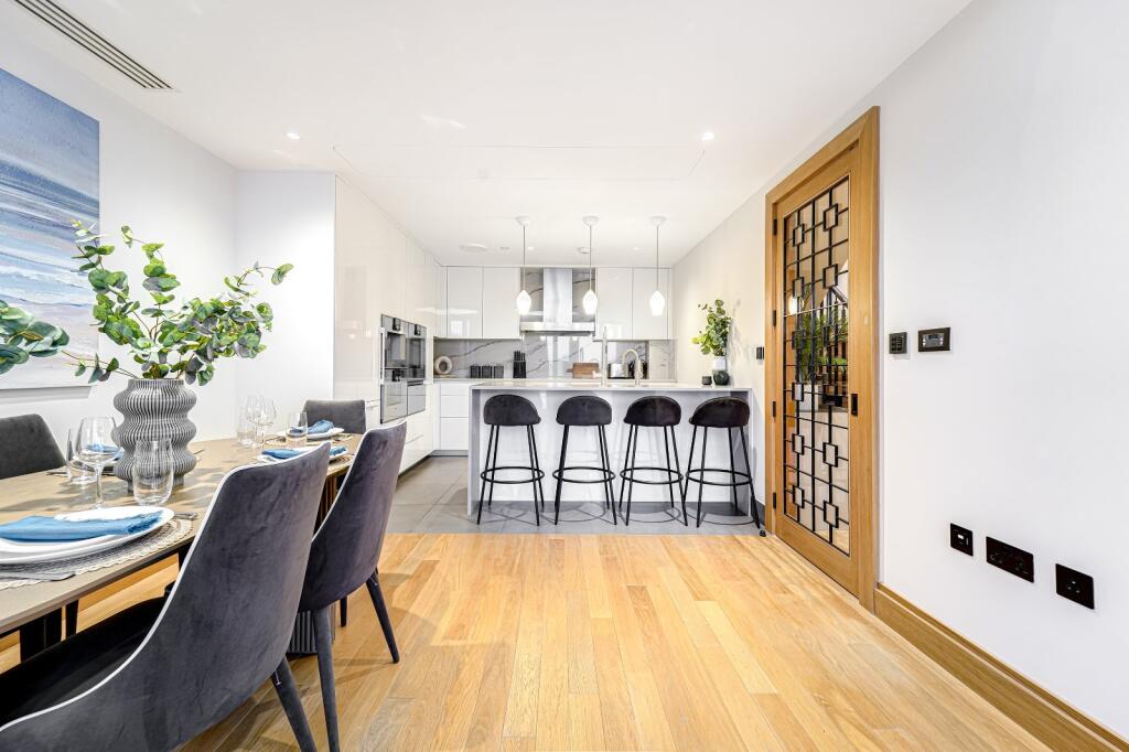 51322_KYC240485_L_IMG_10_0000